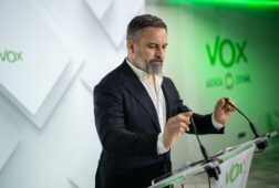 abascal defiende a mazon y acusa a moncloa de organizar su linchamiento