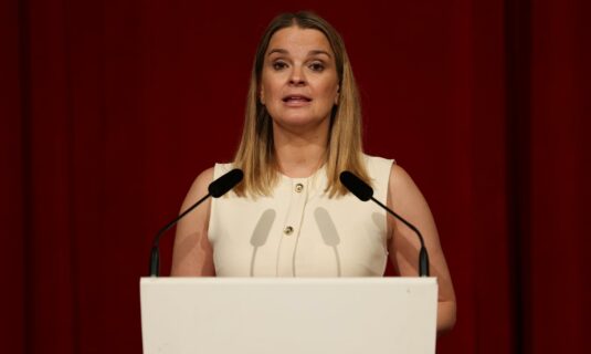 sanchez propone a baleares atraer turistas orientales y prohens responde que la contencion es inaplazable