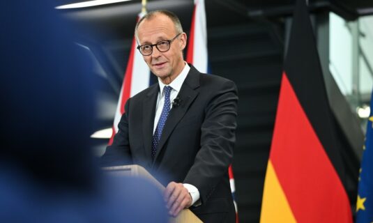 el canciller aleman convoca a trump zelenski y lideres europeos para abordar la guerra de ucrania