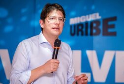 muere el senador colombiano miguel uribe tras el atentado en junio durante un acto electoral