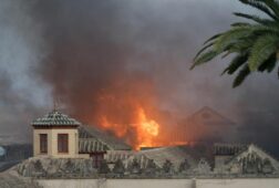 juanma moreno se declara sobrecogido y espera el menor dano posible tras el incendio en la mezquita de cordoba