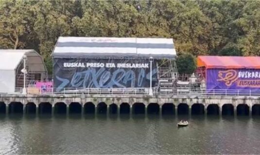 denuncian pancartas a favor de presos de eta en el recinto festivo de bilbao y piden al alcalde que lo evite