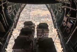el ejercito del aire de espana lanza 12 toneladas de alimentos sobre gaza