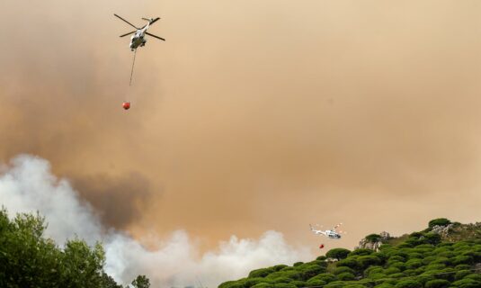 el gobierno asegura que hay 56 aeronaves para la campana contra incendios y acusa al pp de trasladar informacion falsa