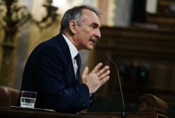 iu tacha al pp de vendepatrias tras la polemica de huawei y avisa que es trump quien ataca la soberania de espana