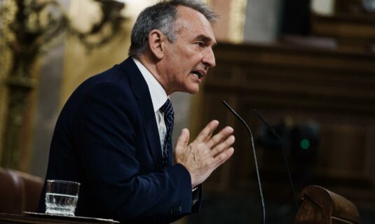 iu tacha al pp de vendepatrias tras la polemica de huawei y avisa que es trump quien ataca la soberania de espana