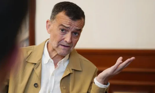 iu propone obligar a los cargos publicos que acrediten sus titulos para zanjar la polemica de los curriculos