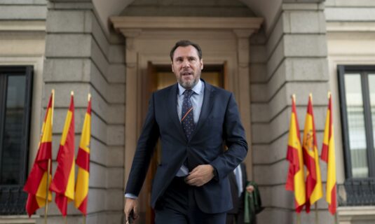 el pp censura al ministro puente por mofarse de manueco por los incendios es repugnante