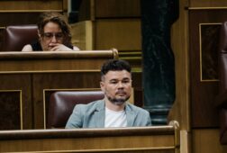 rufian denuncia que pp y vox no quieren que musulmanes recen en publico pero si que trabajen en el campo a 50 grados