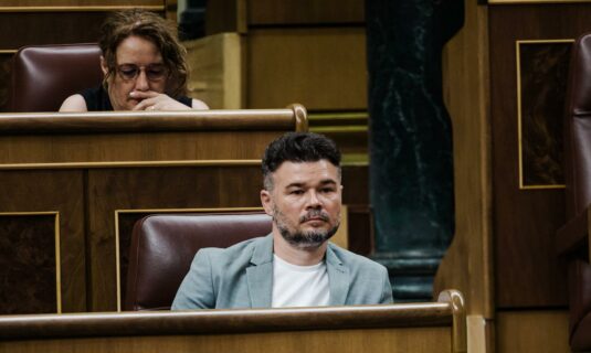 rufian denuncia que pp y vox no quieren que musulmanes recen en publico pero si que trabajen en el campo a 50 grados