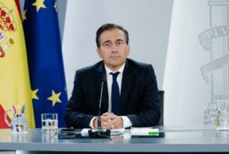 el gobierno advierte a israel que reaccionara si viola la libertad de movimiento de la flotilla que va a gaza