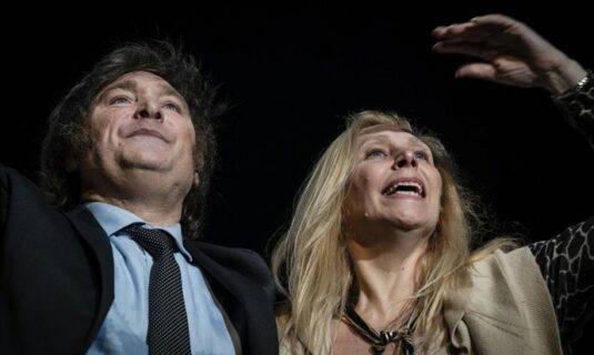 argentina juez prohibe difundir audios de karina milei tras denuncia del gobierno