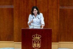 com madrid dimiten dos altos cargos en educacion antes de su cese