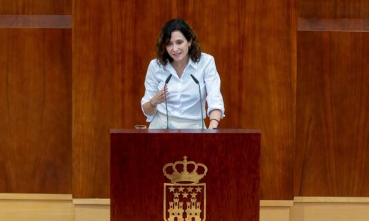 com madrid dimiten dos altos cargos en educacion antes de su cese