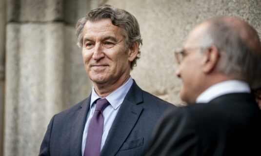 feijoo tras admitir albares injusticia con indigenas de mexico yo no me voy a avergonzar de la historia de mi pais