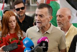 iu avisa que espana no puede ni debe ceder al chantaje de la otan para subir el gasto militar