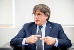 junts se plantea consultar a la militancia si la direccion decide romper con el psoe