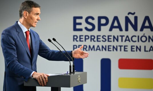 sanchez defiende la limpieza del psoe la financiacion irregular tiene una sede y esta en genova