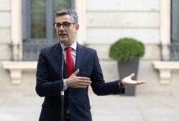 bolanos niega que el cis busque errar a proposito para influir en el voto y el pp mantiene que es corrupcion