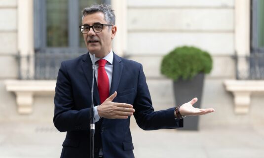 bolanos niega que el cis busque errar a proposito para influir en el voto y el pp mantiene que es corrupcion