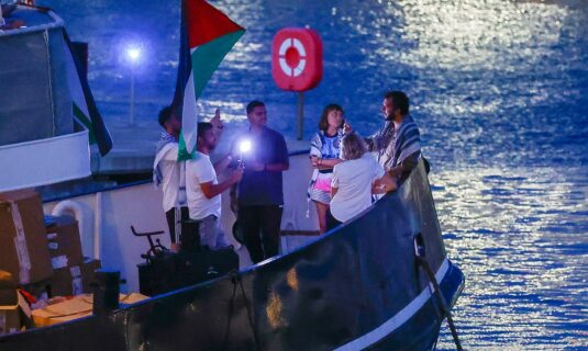 grecia informa de que los activistas de la flotilla interceptados por israel regresan a sus paises de origen
