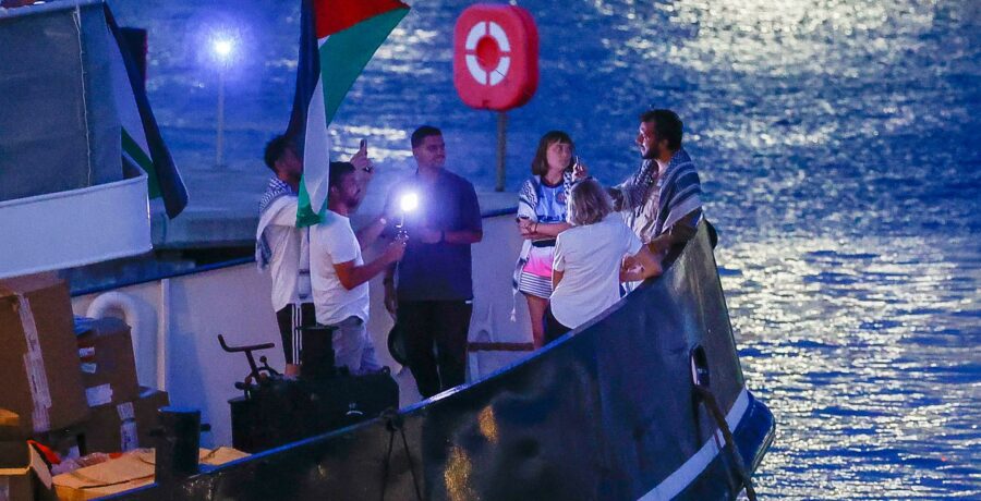 grecia informa de que los activistas de la flotilla interceptados por israel regresan a sus paises de origen