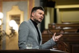 rufian erc tacha a mazon de psicopata por asistir al funeral de estado de las victimas de la dana