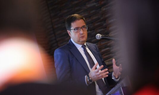 oscar lopez tacha de espectaculo lamentable la intervencion del alcalde de mostoles e insiste en pedir su dimision