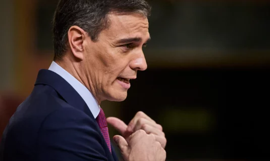 la gerente del psoe reconoce que sanchez ha podido recibir dinero en efectivo pero defiende su origen licito