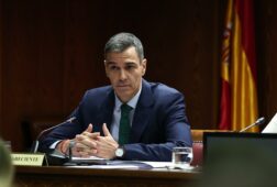 sanchez admite que ha cobrado en efectivo del psoe pero nunca por encima de mil euros