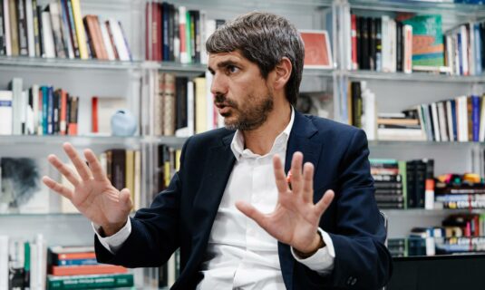 el gobierno abre el procedimiento para ilegalizar la fundacion franco y se lo notifica a la entidad