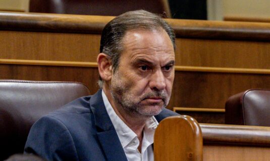 abalos pide cuentas a puente por supuesto cobro irregular de dietas y amanos en contratos en el puerto de valencia