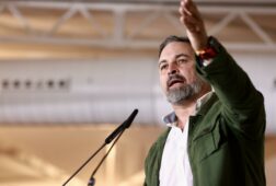 abascal reclama sentar a la gentuza del gobierno en el banquillo y convocar elecciones inmediatas