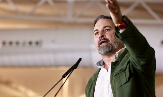 abascal reclama sentar a la gentuza del gobierno en el banquillo y convocar elecciones inmediatas