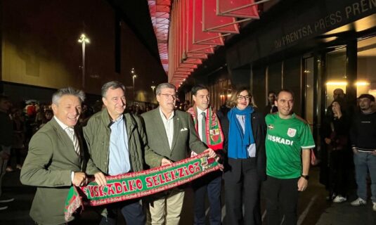 esteban afirma que el pnv seguira reclamando la oficialidad de la seleccion una demanda mayoritaria de los vascos