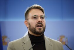 compromis reclama un escudo social mas amplio que incluya un impuesto a las grandes cadenas de supermercado