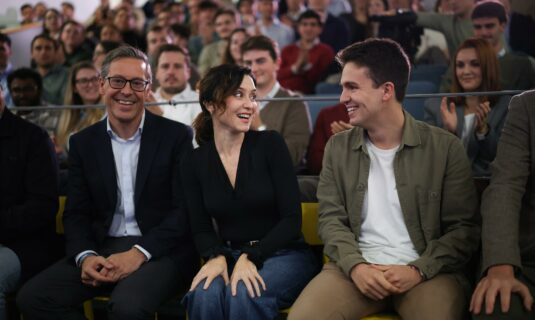 ayuso acusa a sanchez de llevar a espana al guerracivilismo