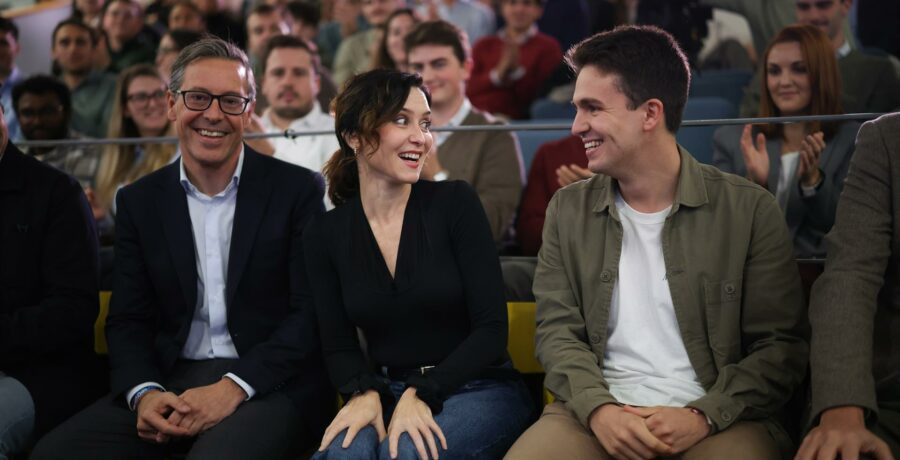 ayuso acusa a sanchez de llevar a espana al guerracivilismo