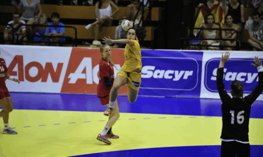 como la tecnica de salto influye en la fuerza del lanzamiento en el balonmano