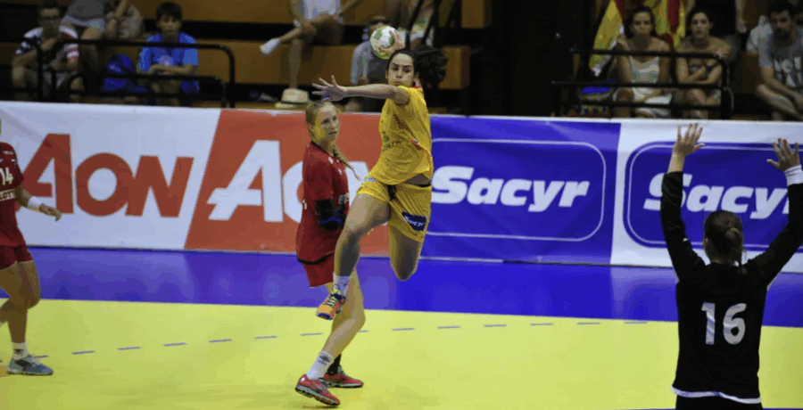 como la tecnica de salto influye en la fuerza del lanzamiento en el balonmano