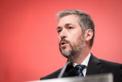 el gobierno de ayuso cree que sanchez no esta legitimado para nombrar a una nueva fiscal general