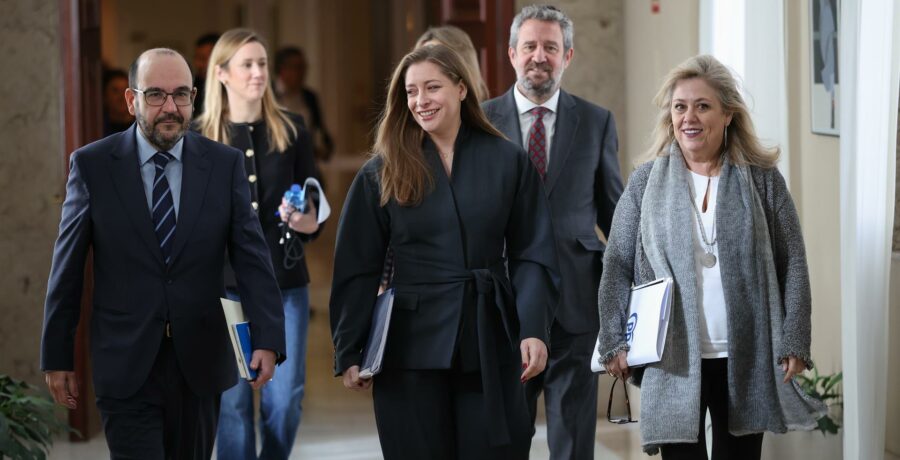 el pp atribuye el ascenso de alianca catalana al empeno del psoe en tachar de racista a quien denuncia inseguridad