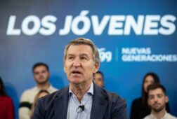 feijoo quiere jovenes ambiciosos que no vivan del estado y les alerta de partidos que discuten la democracia
