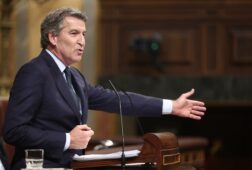 feijoo afea a sanchez que censure al rey emerito en el congreso no lo ha hecho ningun presidente democratico