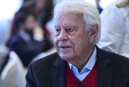 felipe gonzalez asegura que respeta el trabajo del ts en el juicio al fiscal de ninguna manera voy a pronunciarme