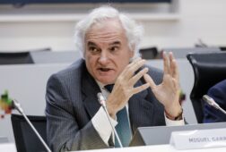 garrido ceoe pide elecciones a un gobierno rodeado de corrupcion y enfangado que dana la imagen internacional