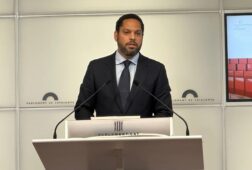 vox designa a ignacio garriga para negociar con el pp el relevo de mazon