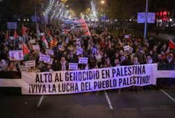 miles de personas marchan en madrid para pedir un alto al fuego real en gaza la paz de trump es un fraude