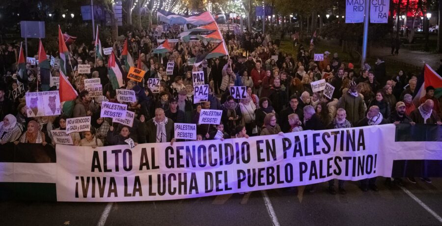 miles de personas marchan en madrid para pedir un alto al fuego real en gaza la paz de trump es un fraude