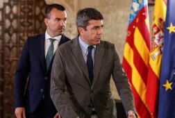 mazon sopesa dimitir o ceder el poder a su numero dos segun el mundo